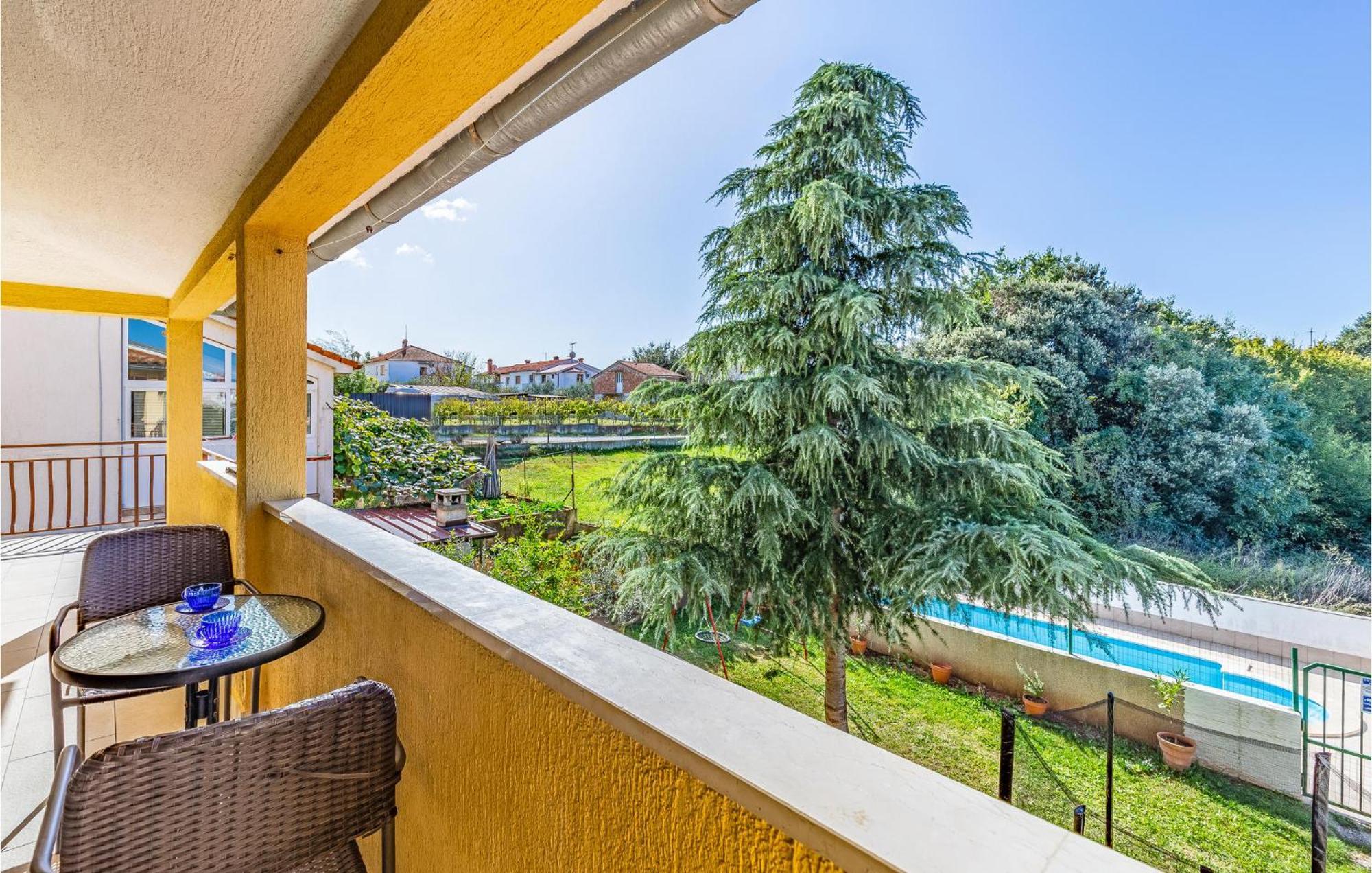 Gorgeous Apartment In Pula With Kitchen מראה חיצוני תמונה