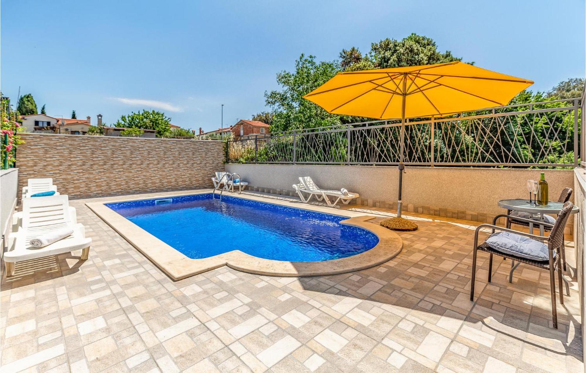 Gorgeous Apartment In Pula With Kitchen מראה חיצוני תמונה
