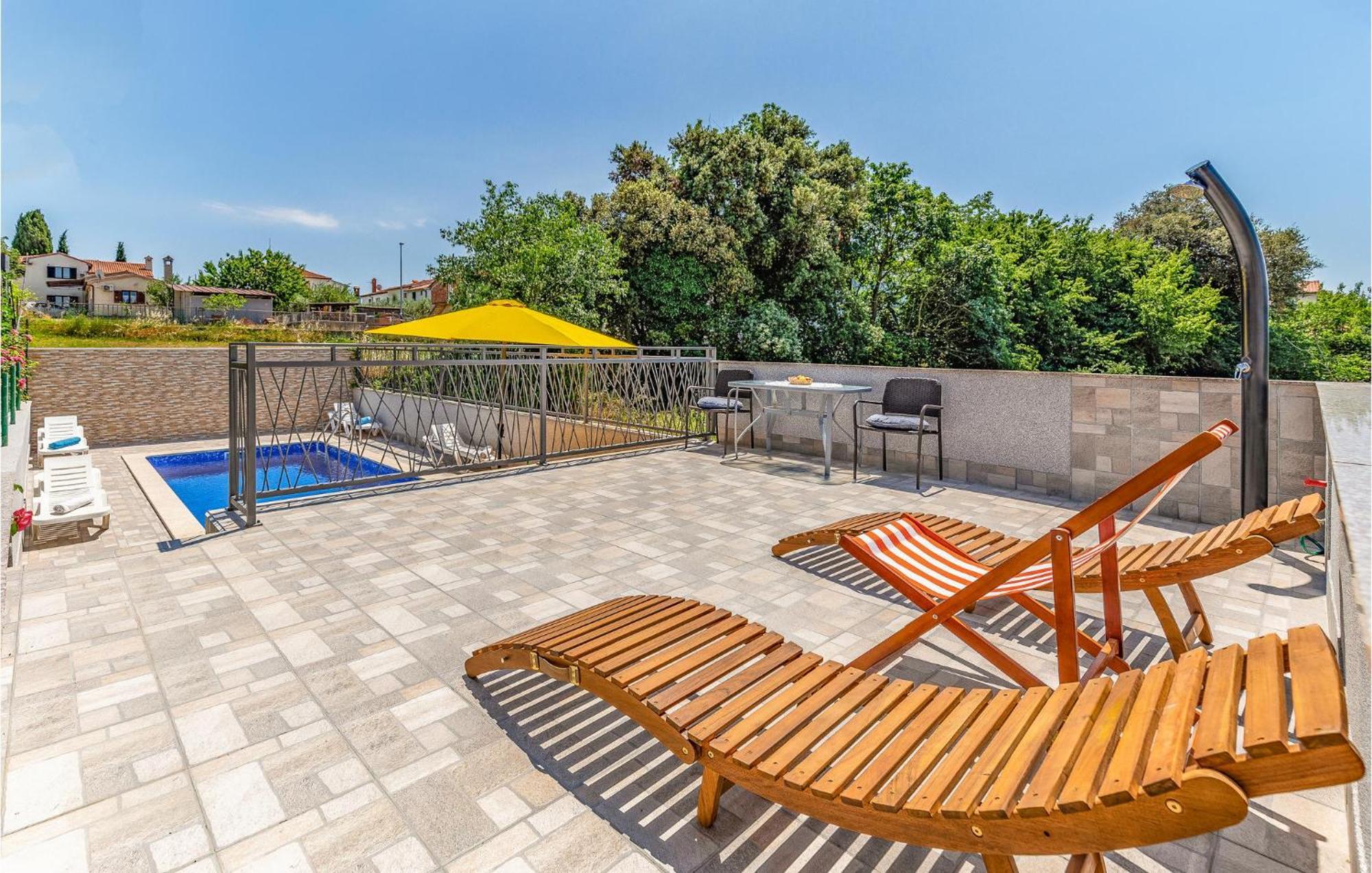 Gorgeous Apartment In Pula With Kitchen מראה חיצוני תמונה